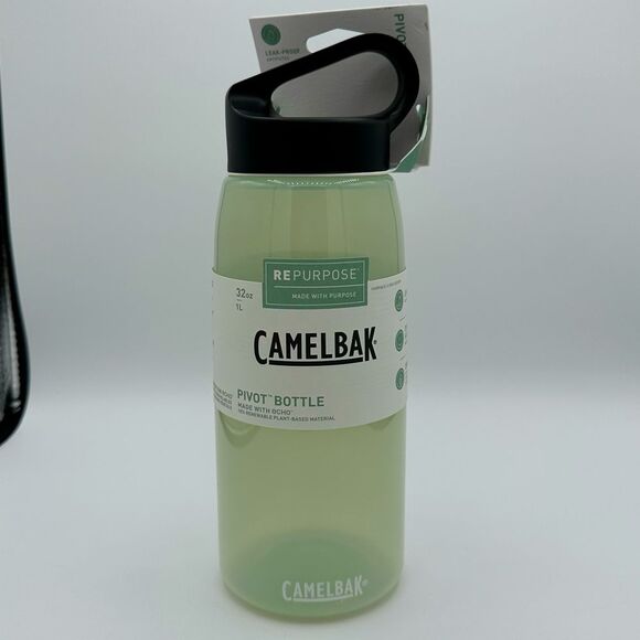 NEW- Light Green Camelbak 32 oz Screw Top Water Bottle - Picture 1 of 8